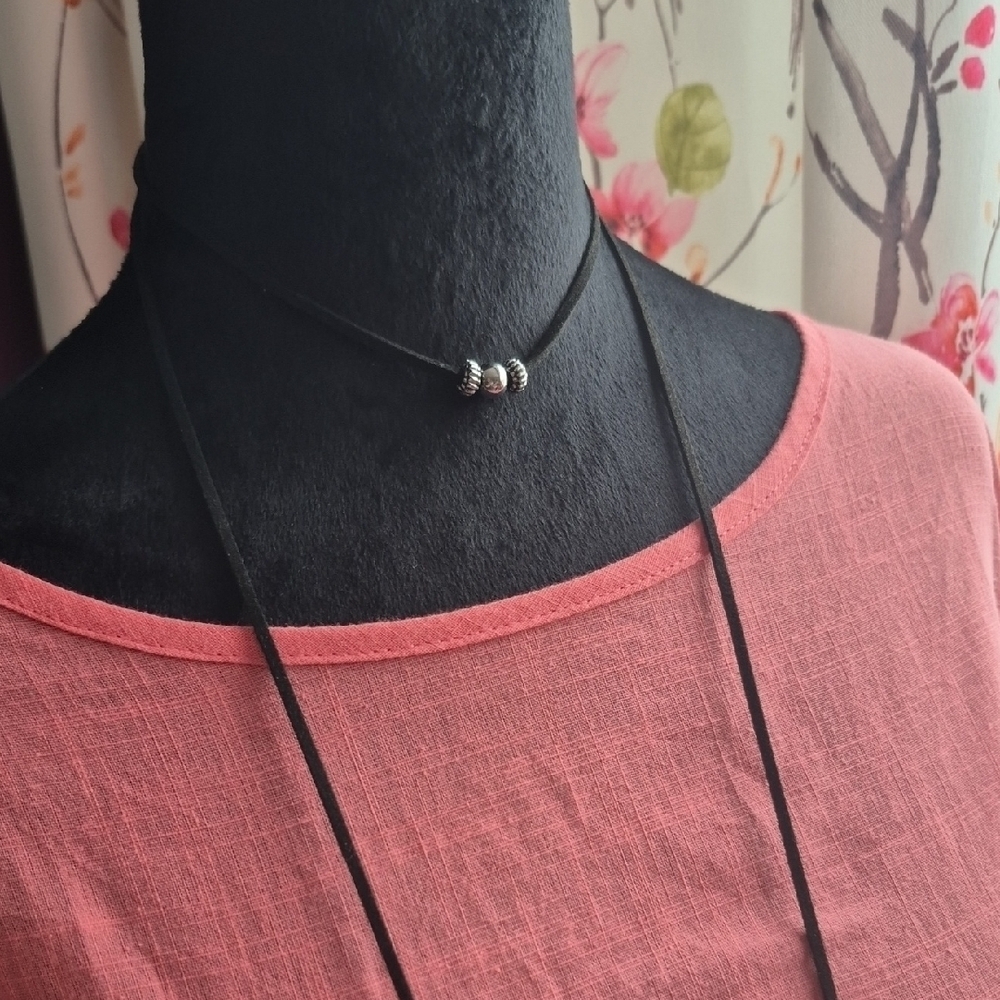 Tocara Choker Necklace Accented With Silver & Glass Dangles (J69) - Picture 3 of 6